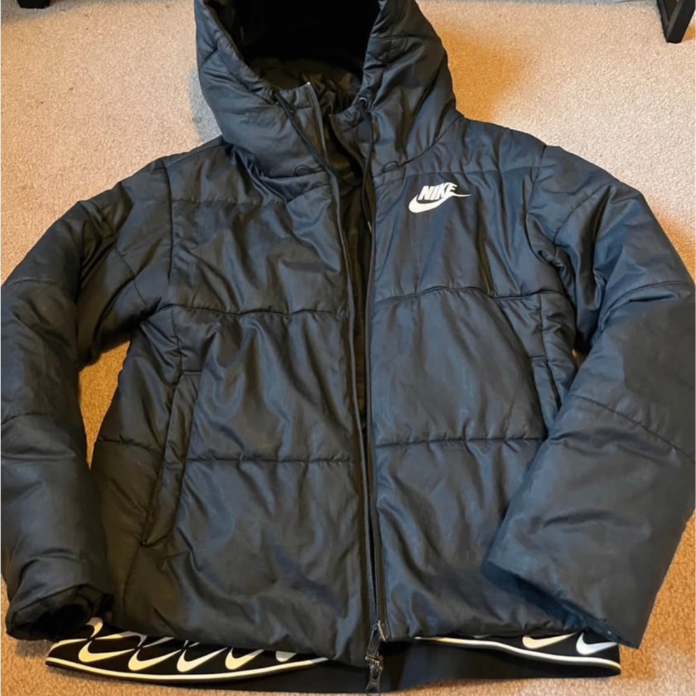 WOMENS BLACK NIKE PUFFER